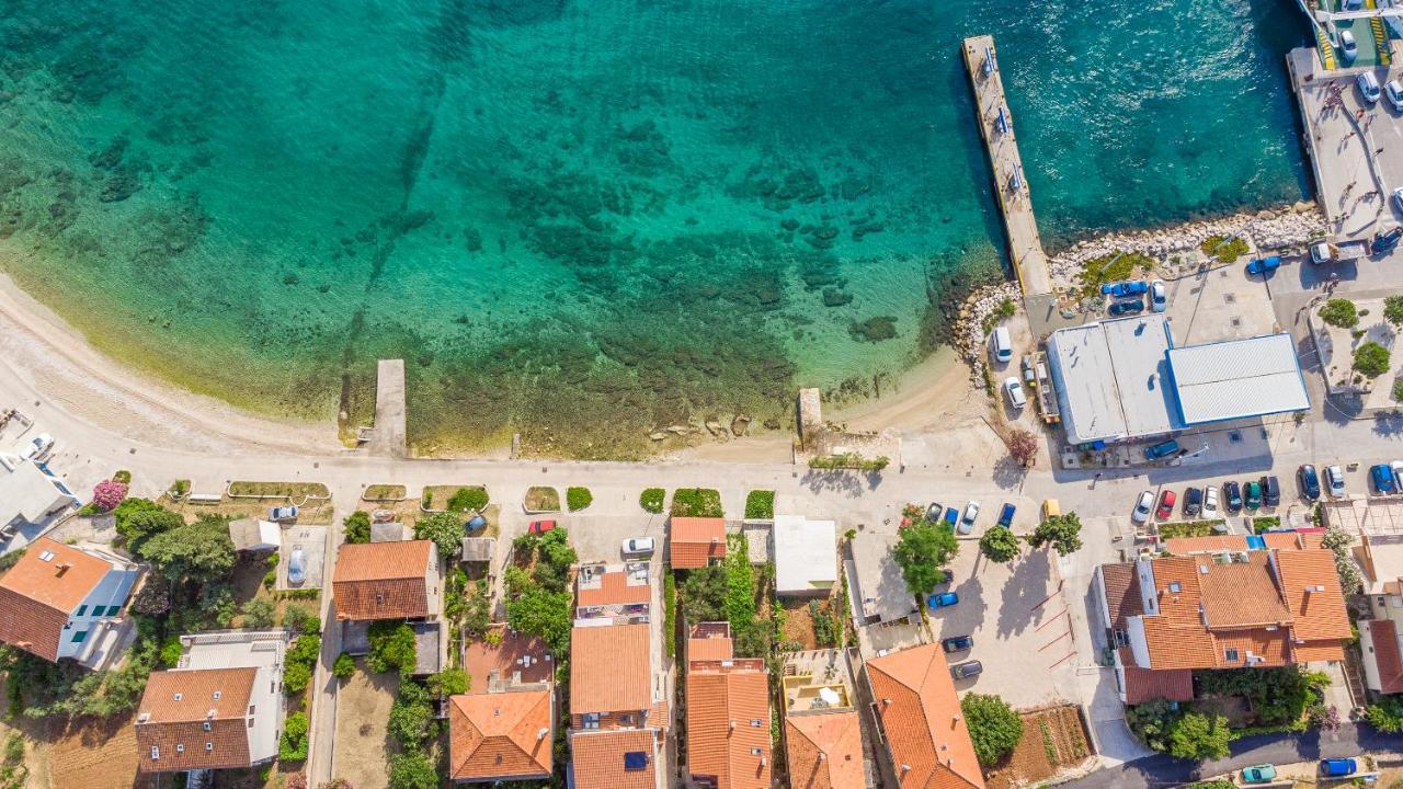 Little House By The Sea *